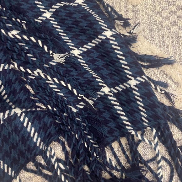 Abercrombie & Fitch Classic Navy Blue White Tartan Plaid Chunky Knit Scarf - Picture 3 of 5